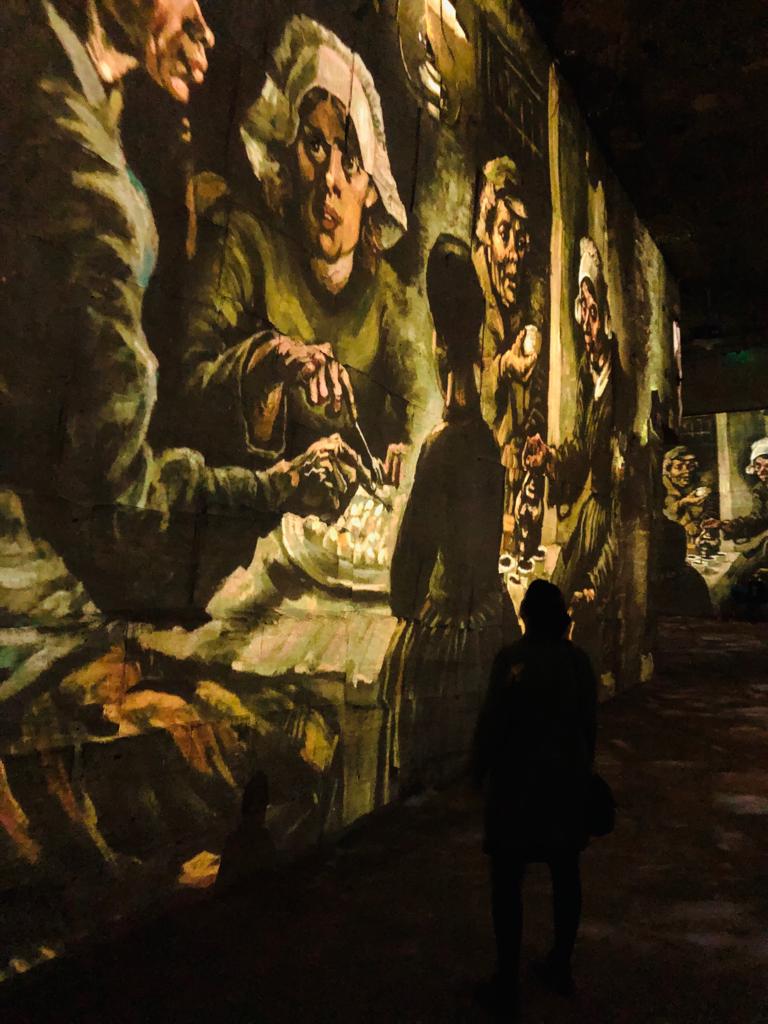 Adembenemende beelden in de Carrières de Lumières in Les Baux. De aardappeleters van Van Gogh