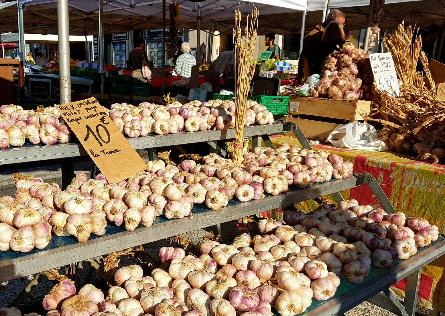 Knoflook op markt in Isle sur la Sorgue
